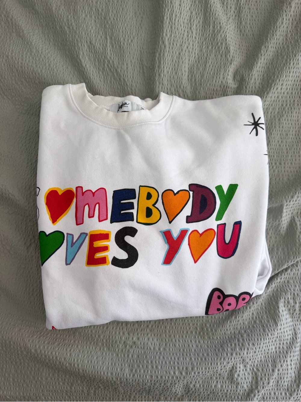 Crewneck Sweatshirt - White 'Somebody Loves You' Graphic